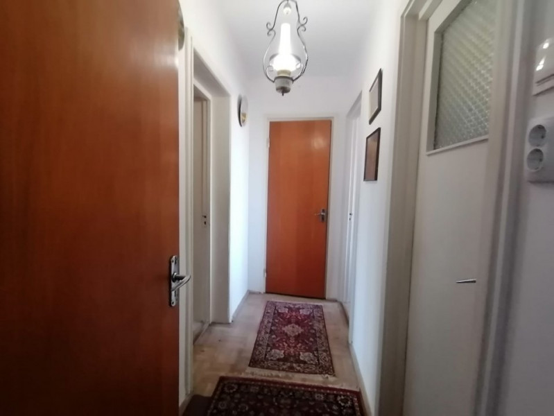 Apartament 3 camere, 2 balcoane, etaj 5, vedere mixta, liber