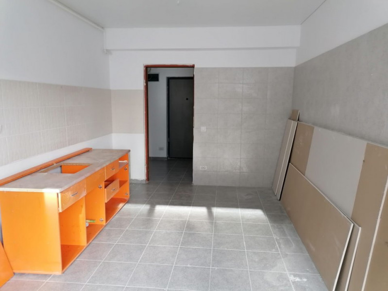 Apartament 3 camere decomandate, loc de parcare, statie STB