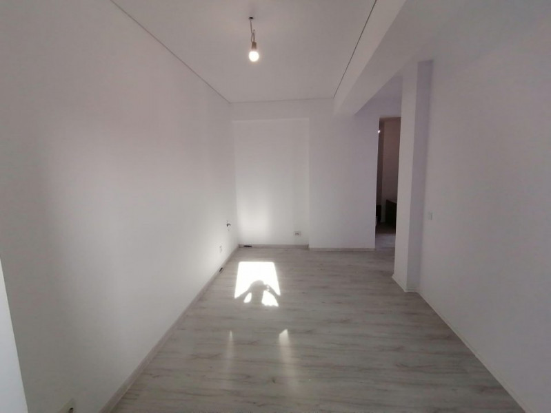 Apartament 3 camere decomandate, loc de parcare, statie STB