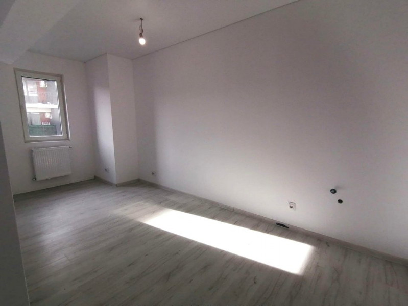 Apartament 3 camere decomandate, loc de parcare, statie STB