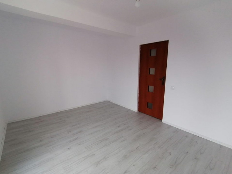 Apartament 3 camere decomandate, loc de parcare, statie STB