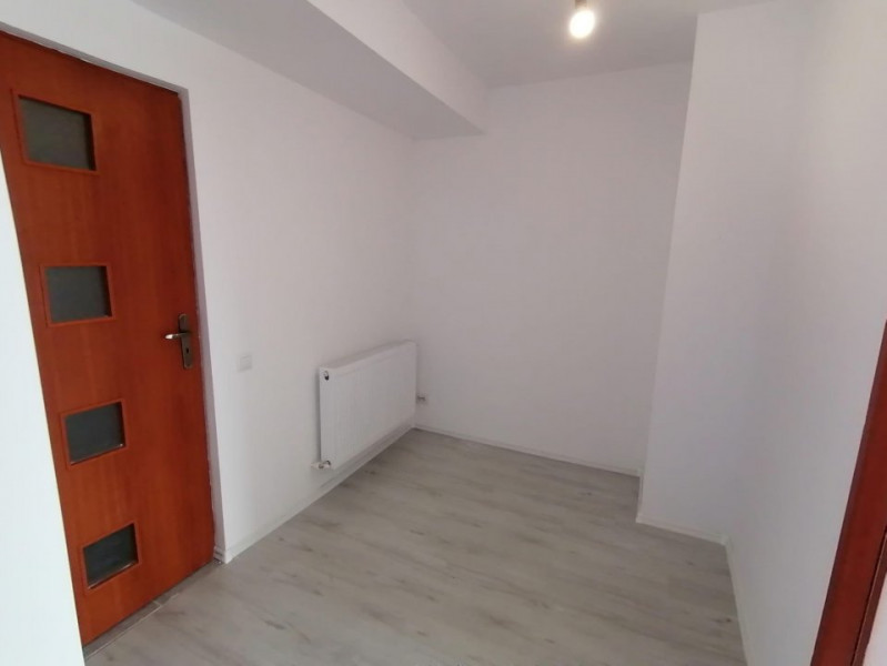 Apartament 3 camere decomandate, loc de parcare, statie STB