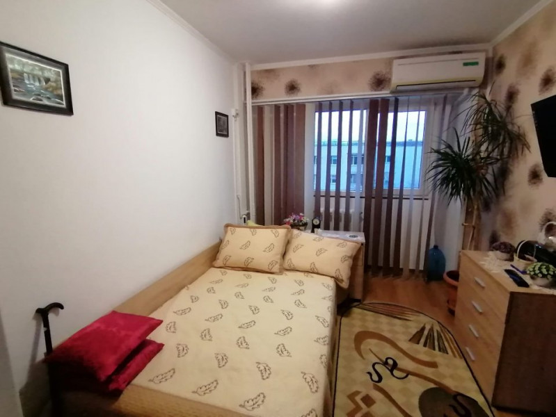 Apartament 3 camere de vanzare, Etaj 4, Bloc 1979, 2 Grupuri sanitare