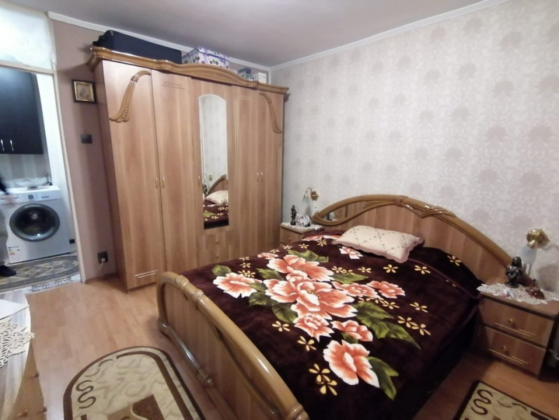 Apartament 3 camere de vanzare, Etaj 4, Bloc 1979, 2 Grupuri sanitare