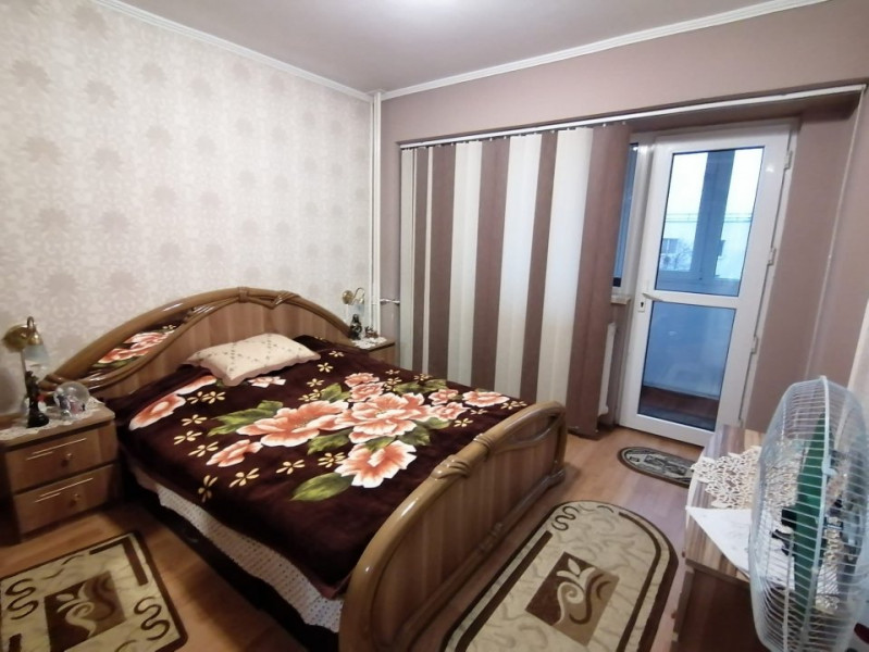 Apartament 3 camere de vanzare, Etaj 4, Bloc 1979, 2 Grupuri sanitare