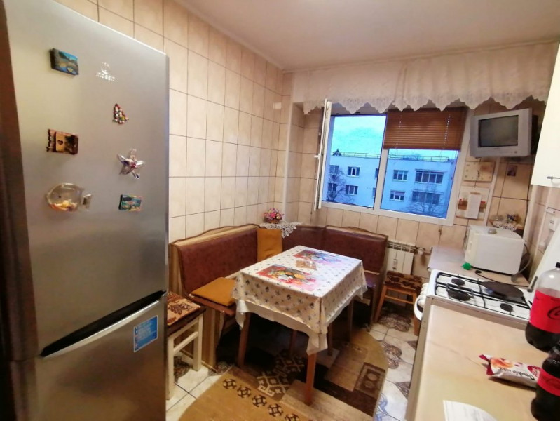 Apartament 3 camere de vanzare, Etaj 4, Bloc 1979, 2 Grupuri sanitare