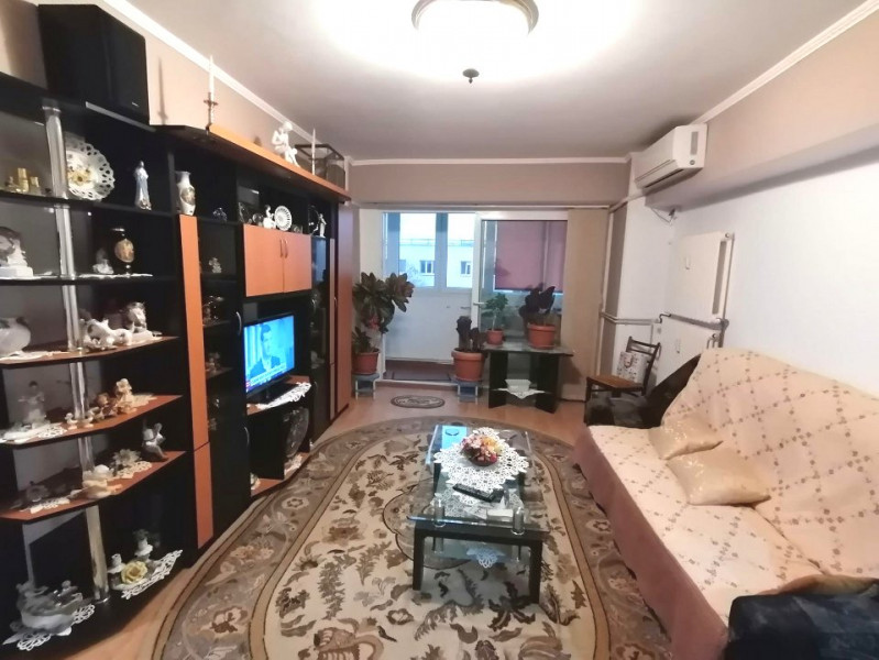 Apartament 3 camere de vanzare, Etaj 4, Bloc 1979, 2 Grupuri sanitare