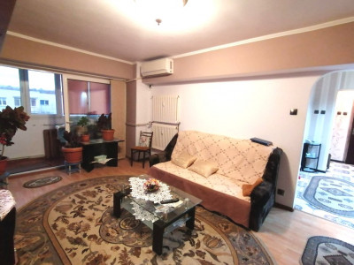 Apartament 3 camere de vanzare, Etaj 4, Bloc 1979, 2 Grupuri sanitare