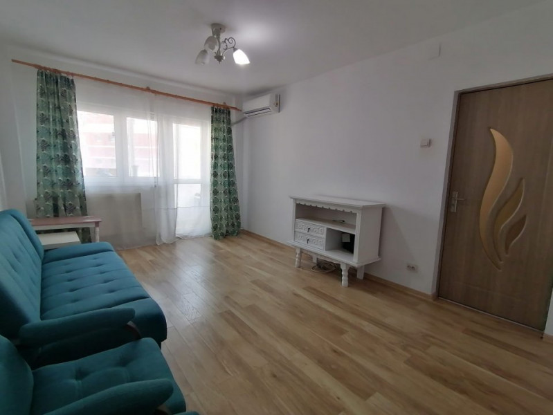 Apartament 3 camere decomandat, 2 grupuri sanitare, centrala termica