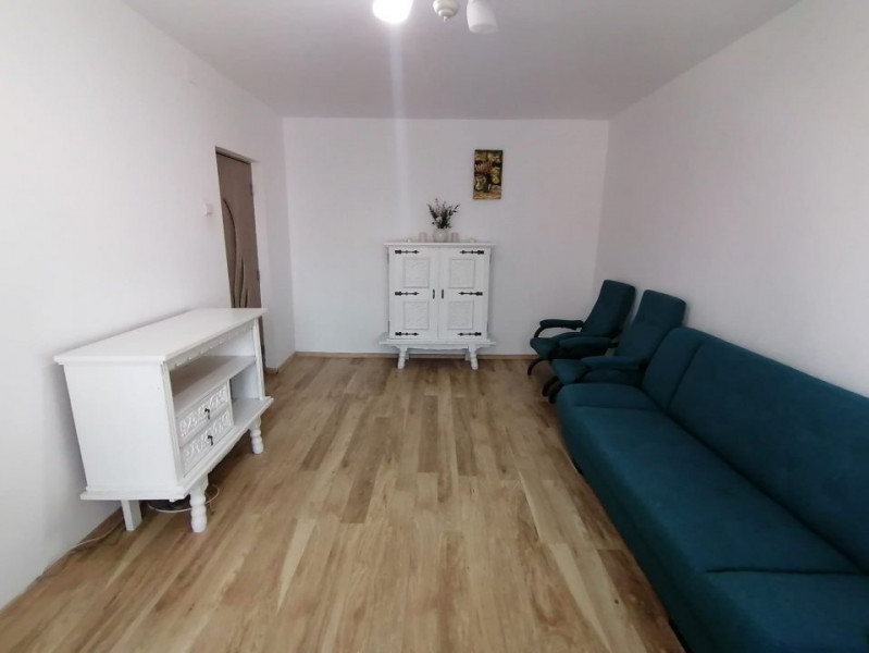 Apartament 3 camere decomandat, 2 grupuri sanitare, centrala termica