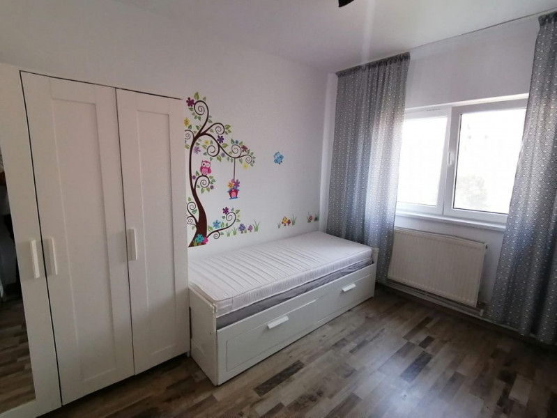 Apartament 3 camere decomandat, 2 grupuri sanitare, centrala termica