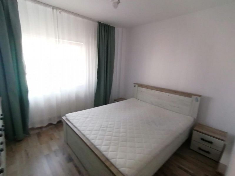 Apartament 3 camere decomandat, 2 grupuri sanitare, centrala termica