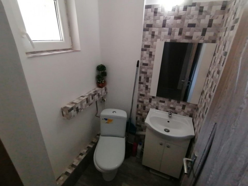 Apartament 3 camere decomandat, 2 grupuri sanitare, centrala termica