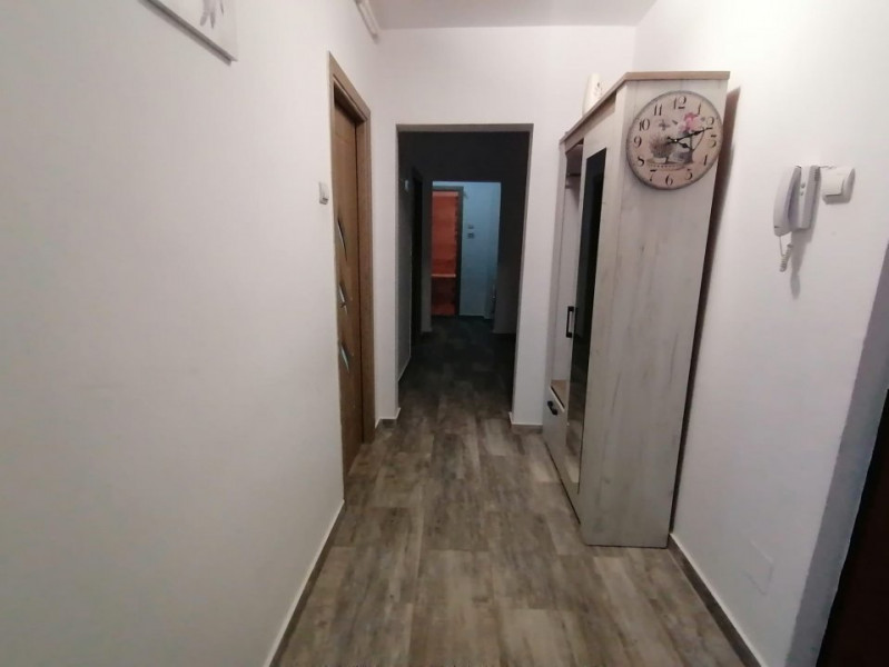 Apartament 3 camere decomandat, 2 grupuri sanitare, centrala termica