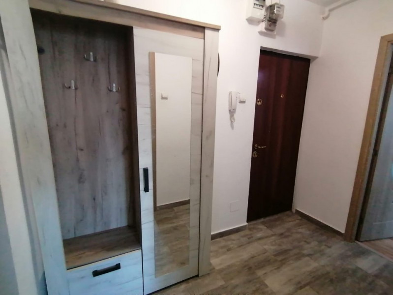 Apartament 3 camere decomandat, 2 grupuri sanitare, centrala termica