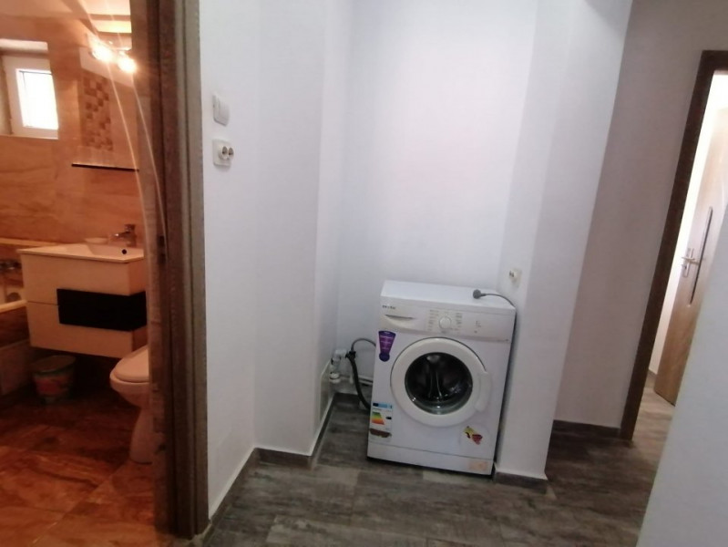 Apartament 3 camere decomandat, 2 grupuri sanitare, centrala termica