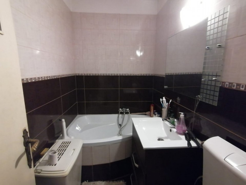 Apartament 2 camere de vanzare, Etaj 3, Scoala Generala 82