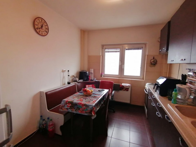 Apartament 3 camere decomandate, 2 grupuri sanitare -  zona Campia LIbertatii