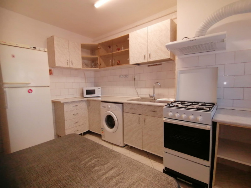 Apartament 2 camere decomandat, bloc stradal Decebal