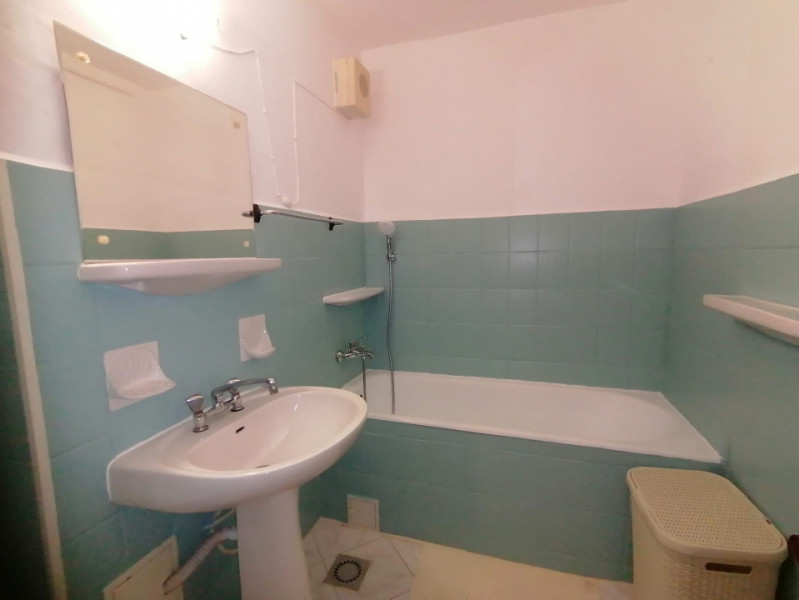 Apartament 2 camere decomandat, bloc stradal Decebal
