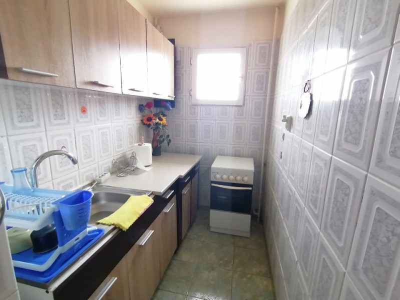 Apartament 2 camere de vanzare metrou 1 Decembrie
