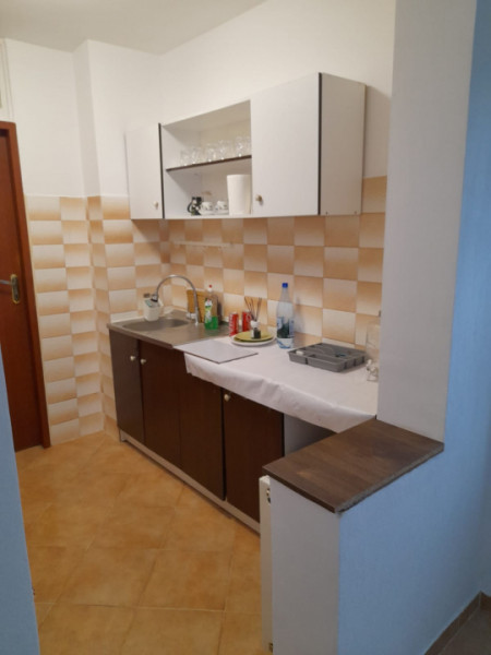 Apartament 2 camere decomandat, Etaj 1, acces metrou 1 Decembrie