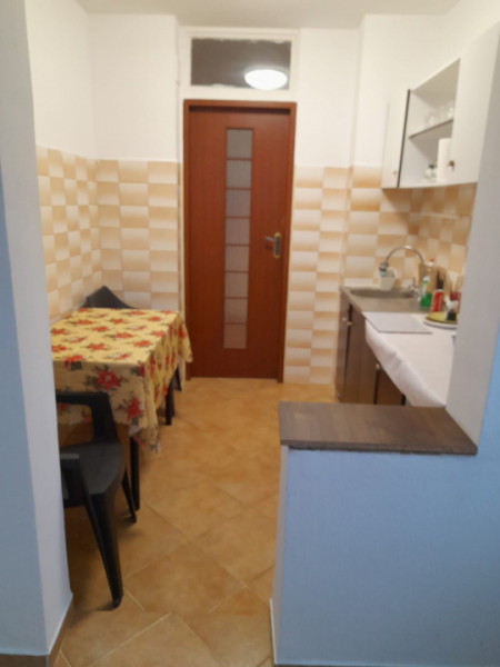 Apartament 2 camere decomandat, Etaj 1, acces metrou 1 Decembrie