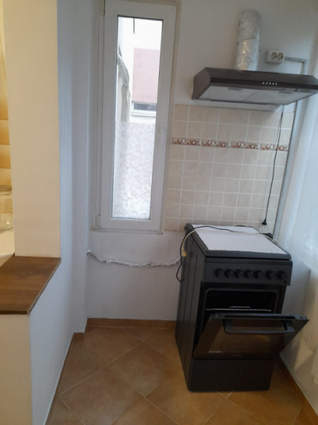 Apartament 2 camere decomandat, Etaj 1, acces metrou 1 Decembrie