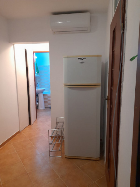 Apartament 2 camere decomandat, Etaj 1, acces metrou 1 Decembrie