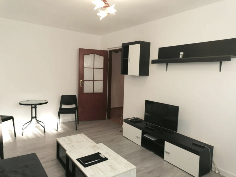 Apartament 2 camere decomandat, Etaj 1, acces metrou 1 Decembrie
