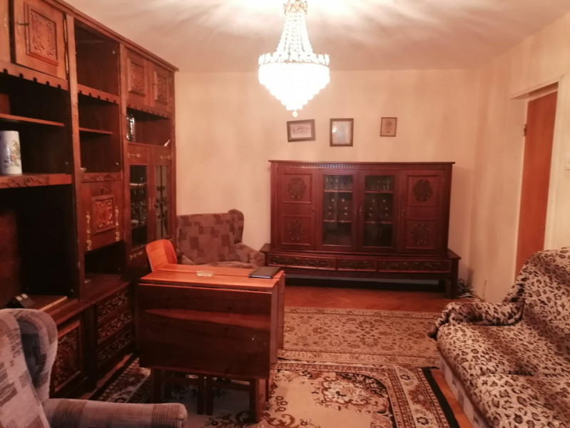 Apartament 4 camere de inchiriat, Etaj 2, Piata Minis, Titan