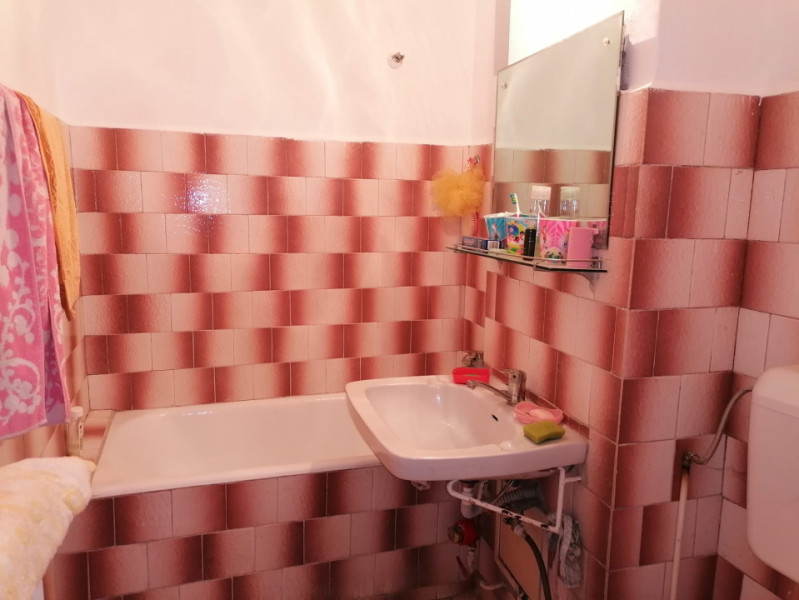 Apartament 4 camere de inchiriat, Etaj 2, Piata Minis, Titan