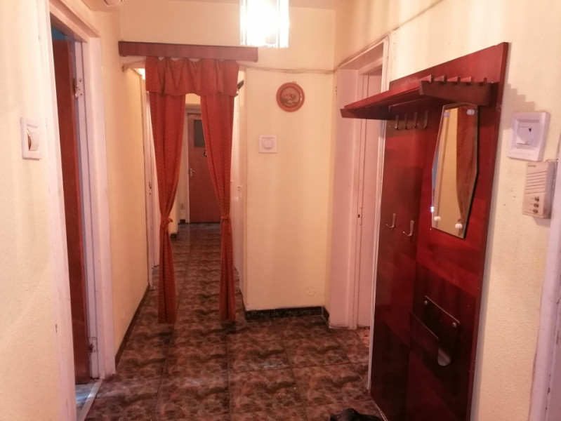 Apartament 4 camere de inchiriat, Etaj 2, Piata Minis, Titan