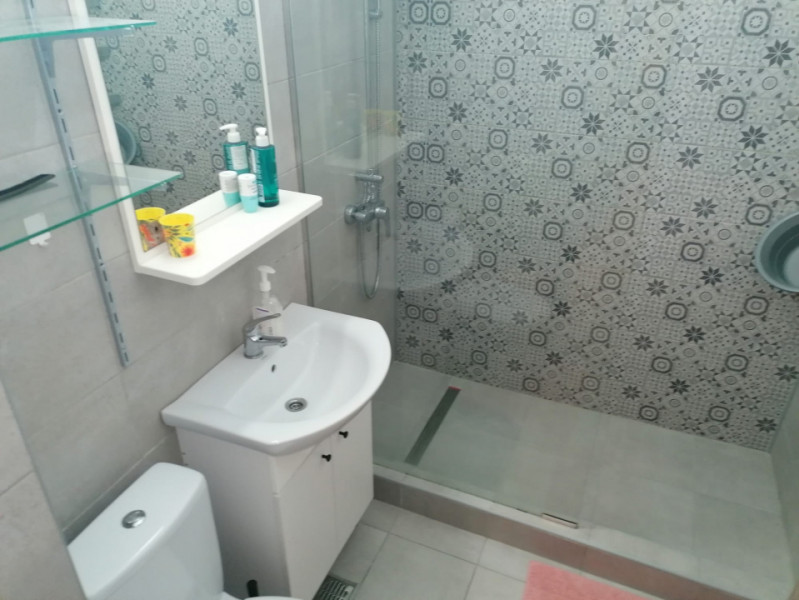 Apartament mobilat si utilat modern, centrala termica, loc de parcare