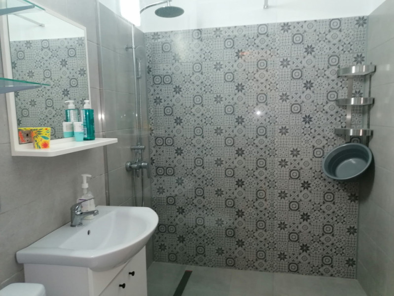 Apartament mobilat si utilat modern, centrala termica, loc de parcare