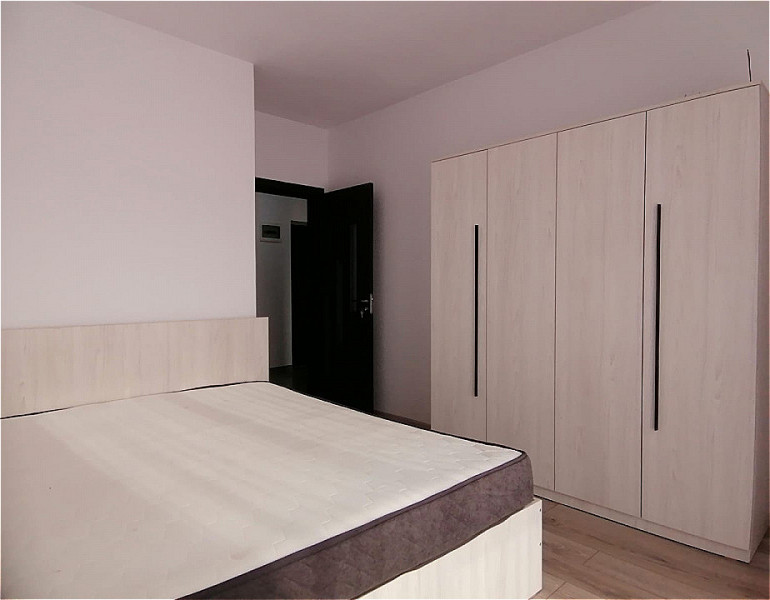 Apartament 2 camere decomandat mobilat si utilat cu loc de parcare