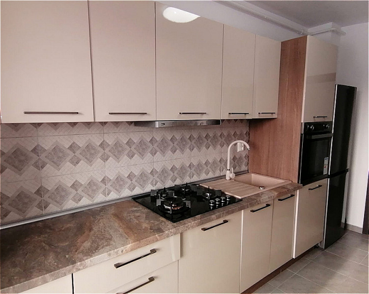 Apartament 2 camere decomandat mobilat si utilat cu loc de parcare