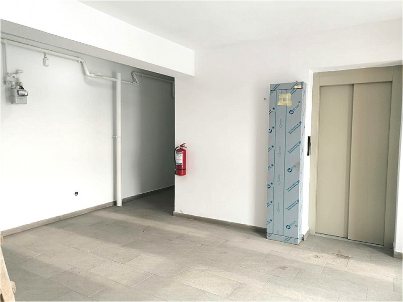 Apartament 2 camere decomandat mobilat si utilat cu loc de parcare