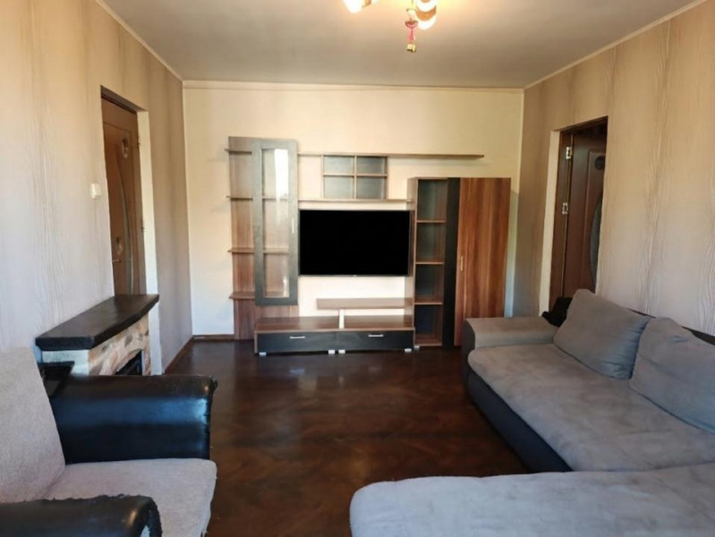 Apartament 3 camere semidecomandat, partial mobilat, zona Titan