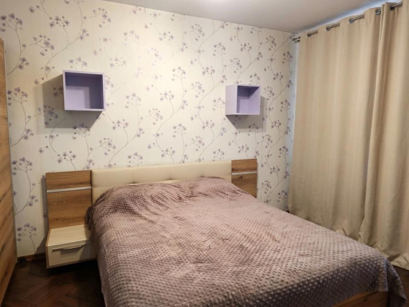 Apartament 3 camere semidecomandat, partial mobilat, zona Titan