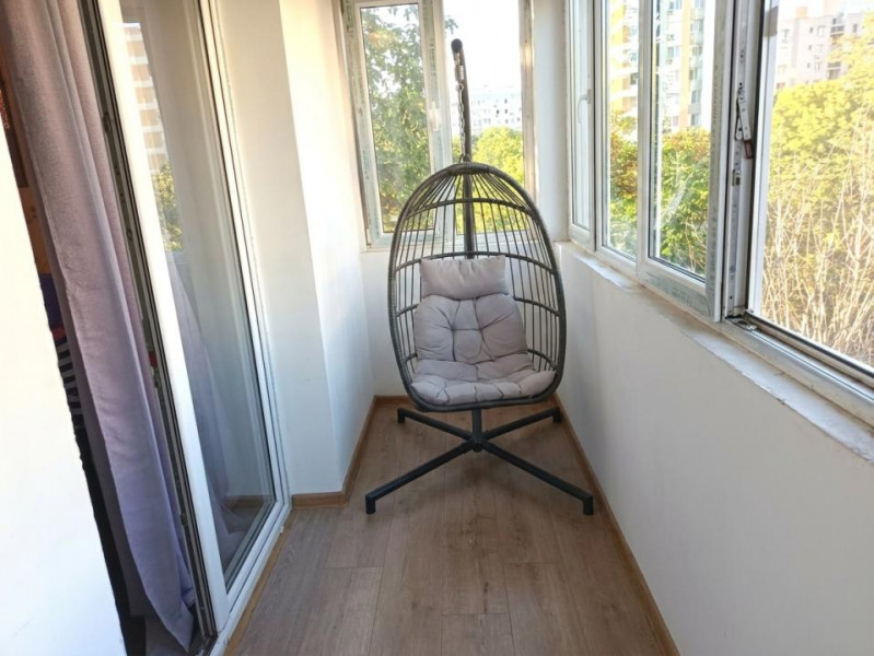 Apartament 3 camere semidecomandat, partial mobilat, zona Titan