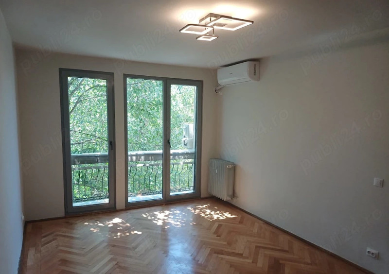 Vanzare apartament 3 camere, renovat complet, Piata Minis / Titan