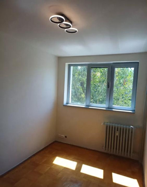 Vanzare apartament 3 camere, renovat complet, Piata Minis / Titan