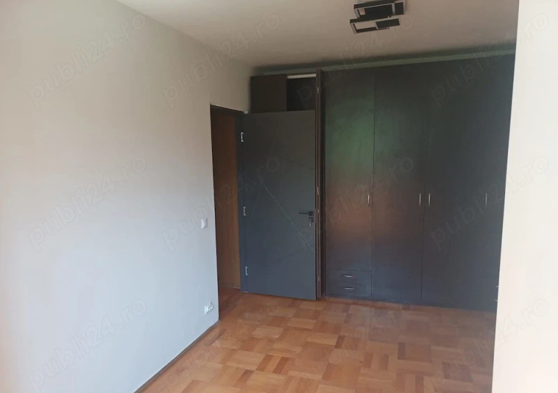 Vanzare apartament 3 camere, renovat complet, Piata Minis / Titan
