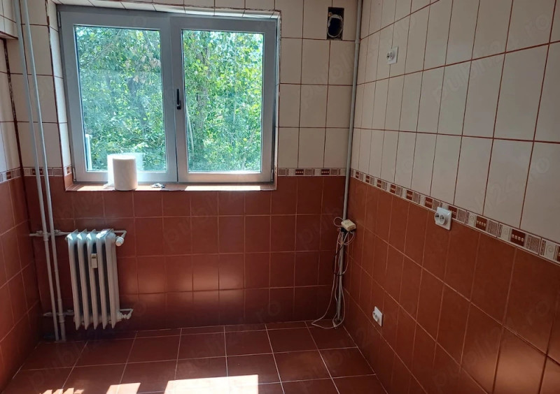 Vanzare apartament 3 camere, renovat complet, Piata Minis / Titan