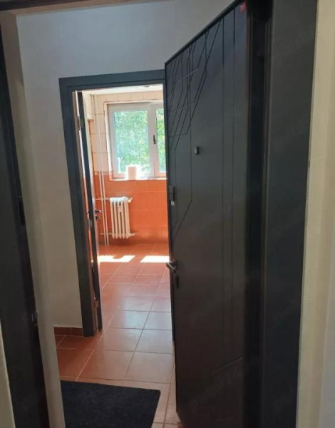 Vanzare apartament 3 camere, renovat complet, Piata Minis / Titan