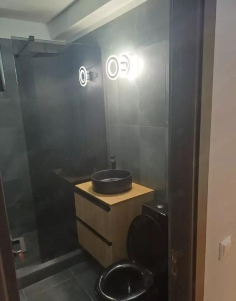 Vanzare apartament 3 camere, renovat complet, Piata Minis / Titan