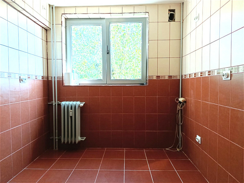 Vanzare apartament 3 camere, renovat complet, Piata Minis / Titan