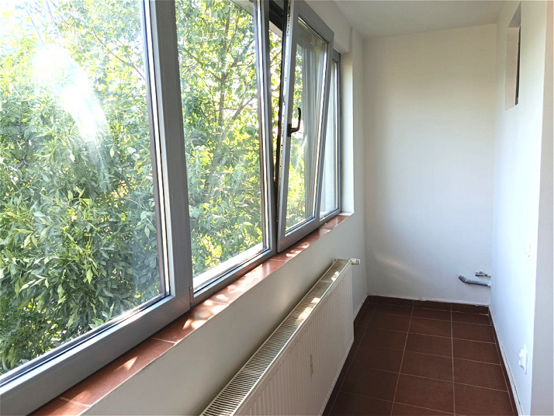 Vanzare apartament 3 camere, renovat complet, Piata Minis / Titan