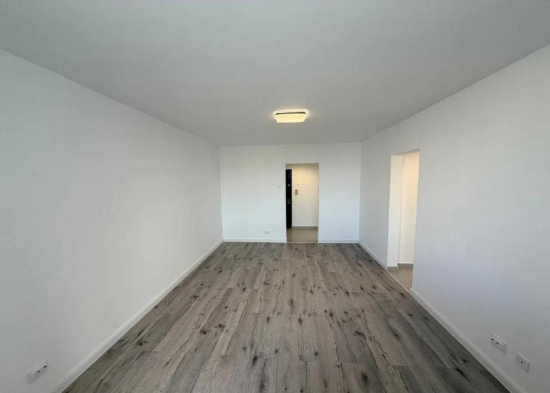 Apartament 2 camere etaj complet renovat - Titan